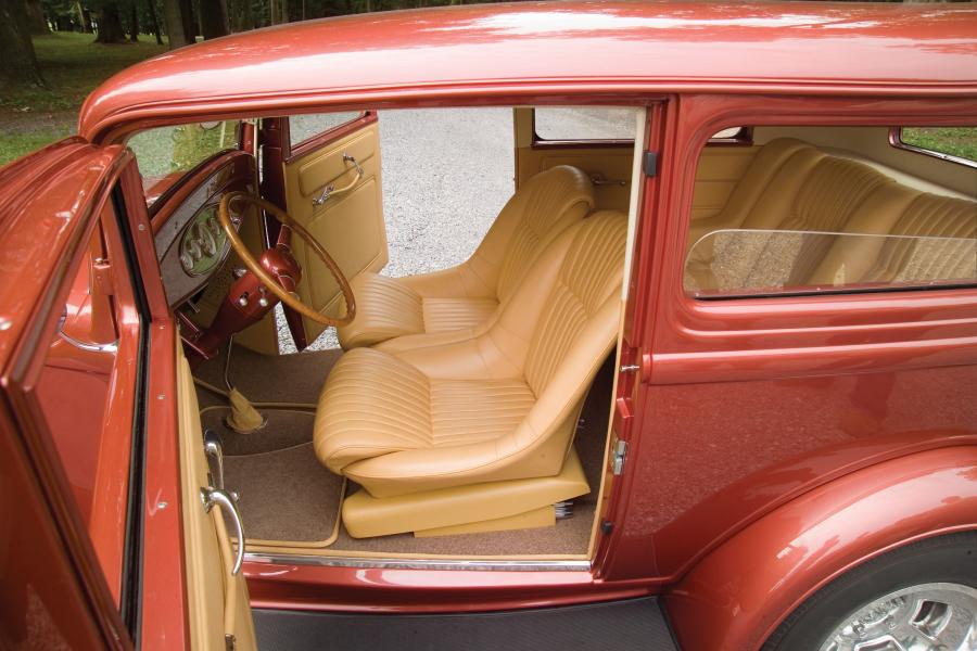  Ford Tudor Custom Sedan 1932 года  (фото 3 из 7)